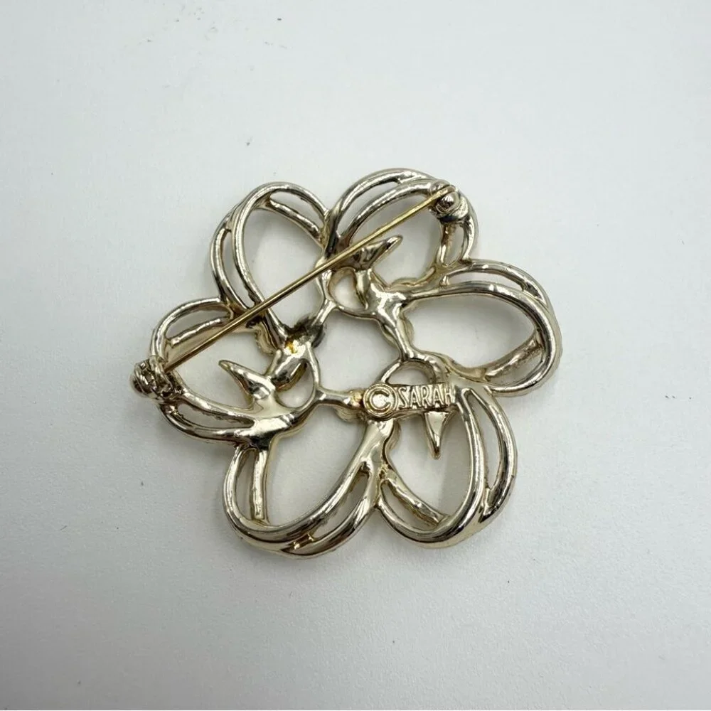 1974 Sarah Coventry Gold Tone Fleurette Brooch